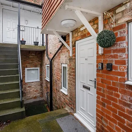 Henry Court 4