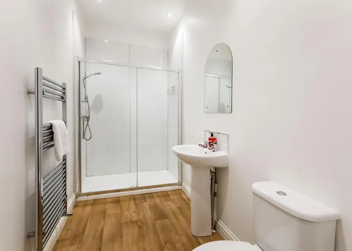 Апартаменты Henry Court 4 *